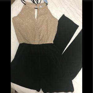 Black a gold metallic jumpsuit ✨🌚